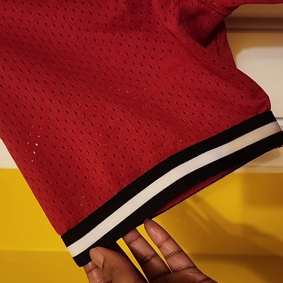 Mitchell & Ness Chicago Bulls Red Retro Jersey - Picture 3 of 8